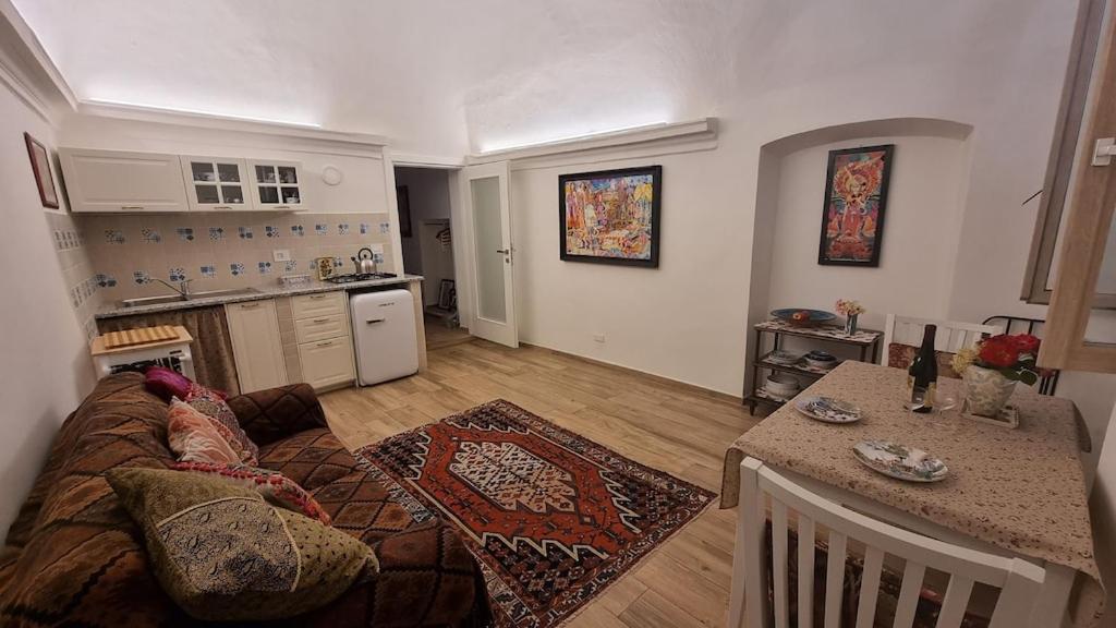 Beautifully Restored Romantic Apartment In The Centre Of Historic Dolcedo Luaran gambar