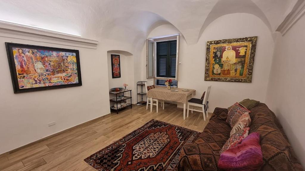 Beautifully Restored Romantic Apartment In The Centre Of Historic Dolcedo Luaran gambar