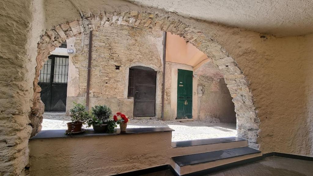 Beautifully Restored Romantic Apartment In The Centre Of Historic Dolcedo Luaran gambar